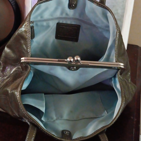 COACH VINTAGE DARK OLIVE PATENT LEATHER SHOULDERBAG - Picture 8 of 15